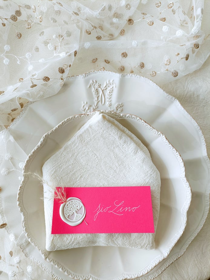 segnaposti calligrafati e decorati a mano