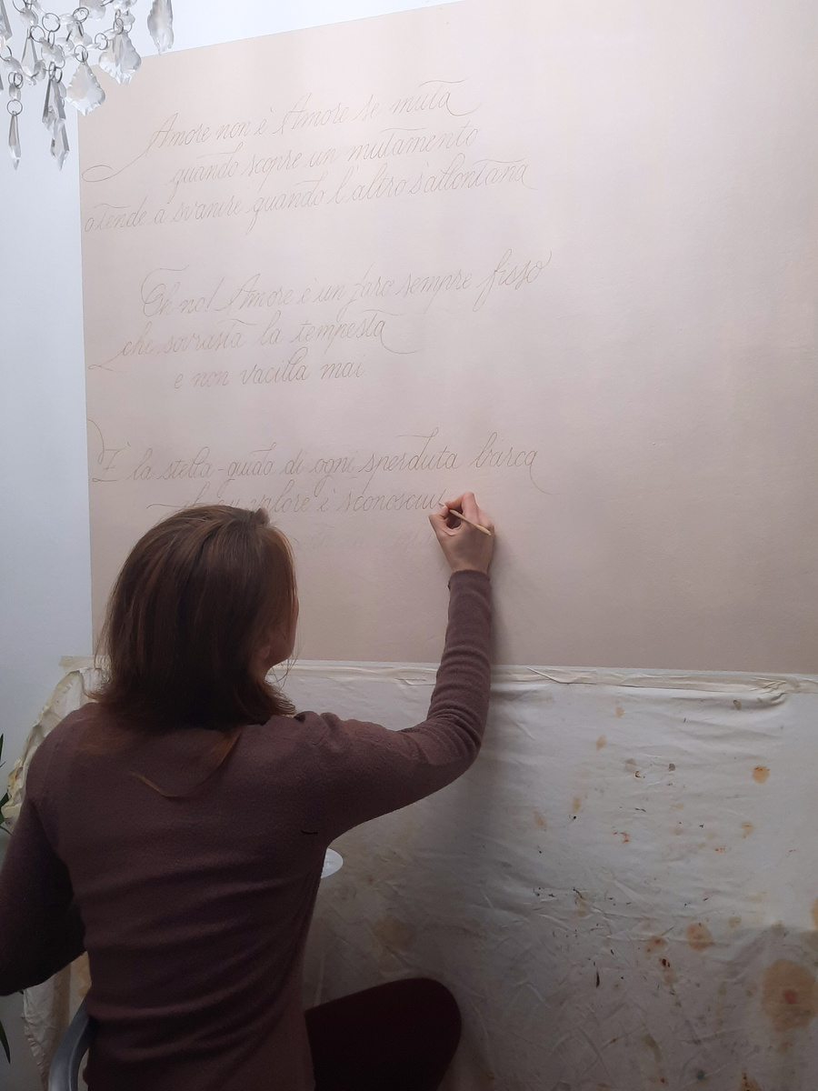 murales dipinto a mano calligrafia corsivo inglese