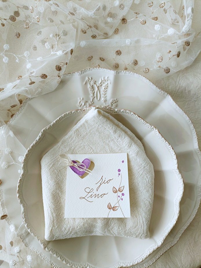 segnaposti calligrafati e decorati a mano