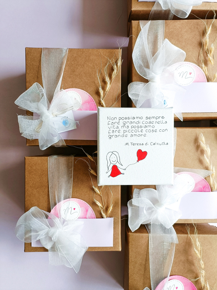 bomboniere piccoli quadretti decorate con pasta acrilica in rilievo e dipinte a mano